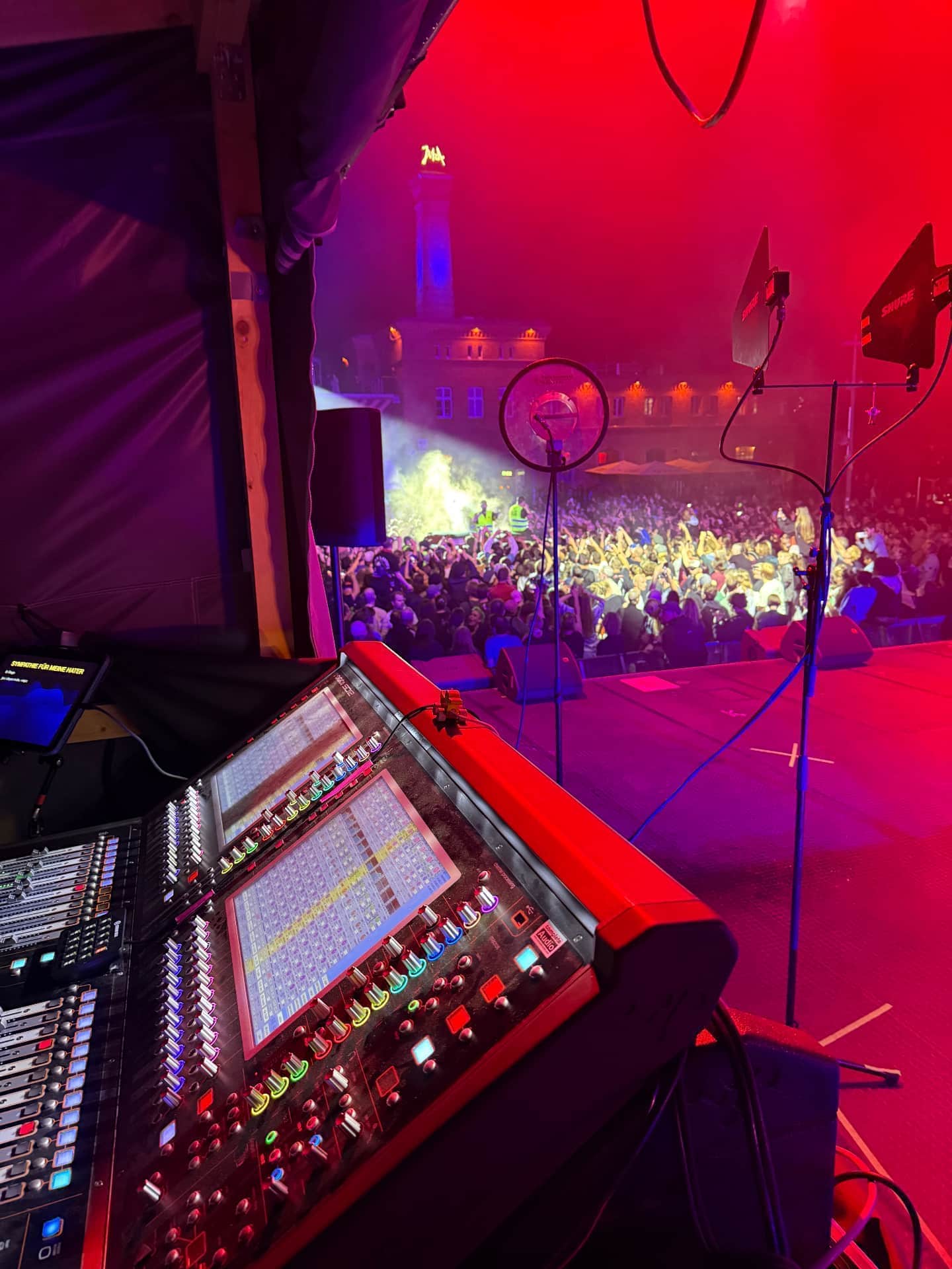 Antilopen Gang on the Alles muss repariert werden Tour, Germany — Monitor engineering